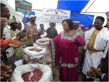 Minister inspects farmer bean samples exhibited at release ceremony sm